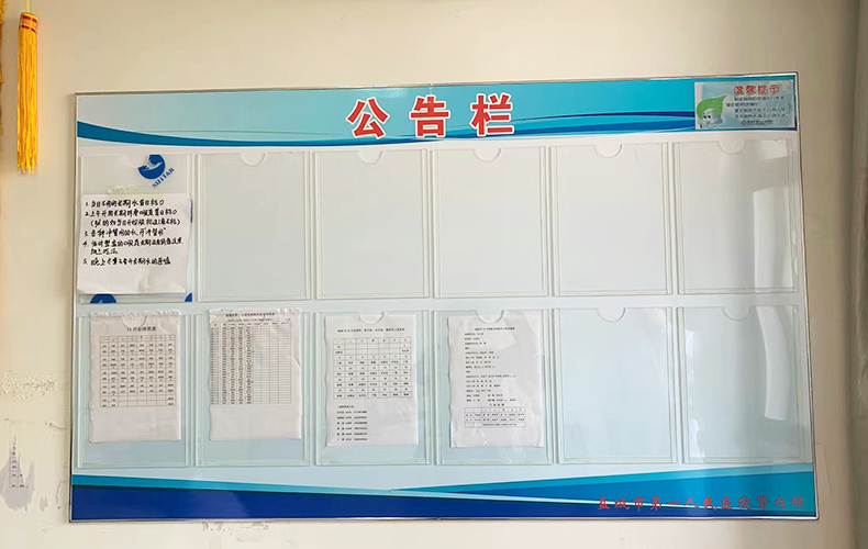5MM厚度PVC板折叠上墙效果加卡盒，包银色细边框
