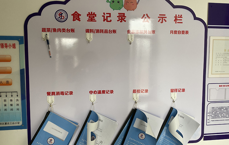 5MM厚度的PVC板食堂公告栏带挂钩      