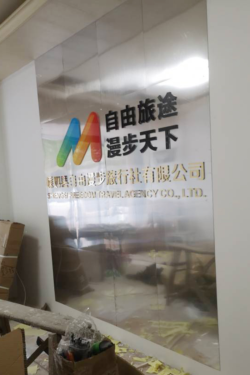 2MM镜面银亚克力底板+2+6亚克力水晶字黑色金色LOGO UV 