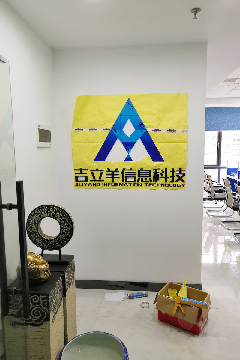 2+6亚克力水晶字黑色 LOGO UV正面实物安装效果图